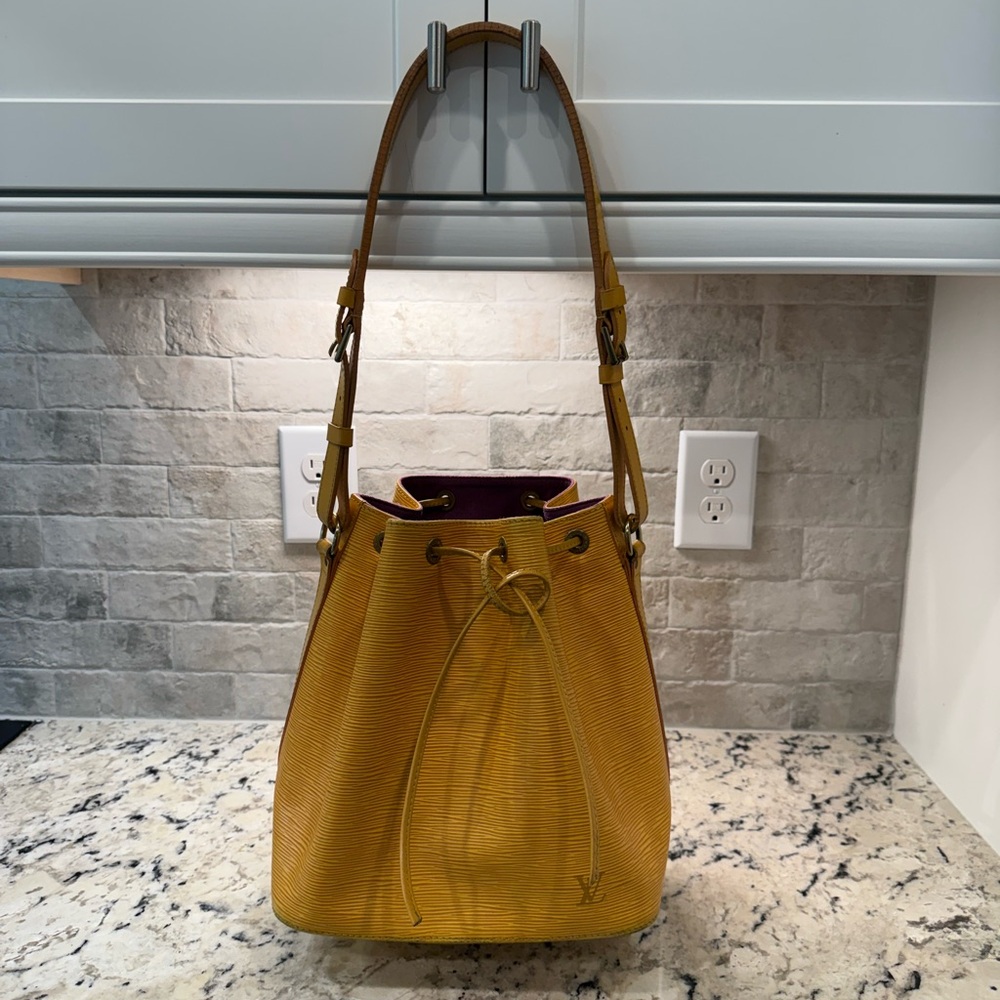 Louis Vuitton EUC Yellow Epi Leather Bucket Bag